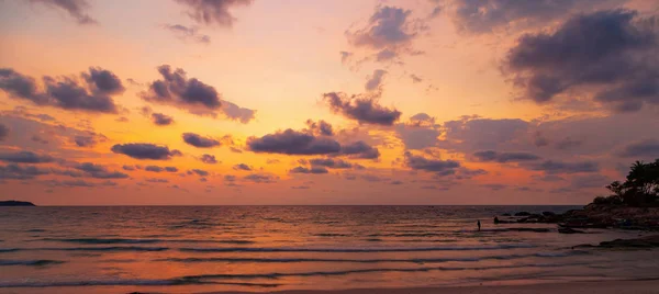 Ηλιοβασίλεμα τροπική παραλία — Φωτογραφία Αρχείου