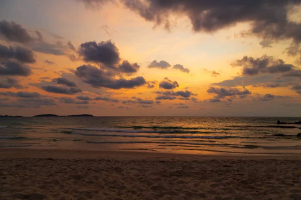 Agua colorida del océano del mar tropical — Foto de Stock