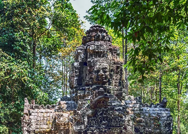 Mystérieux souriant complexe Bouddha Angkor Wat — Photo