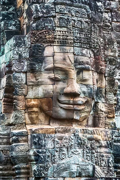 Mysterieuze glimlachende Boeddha Angkor Wat complex — Stockfoto