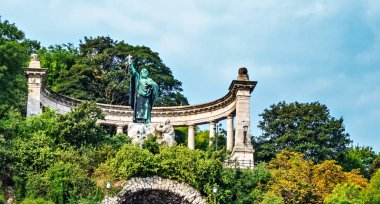 Piskopos Saint Gellert sütun tepesi Budapeşte heykeli