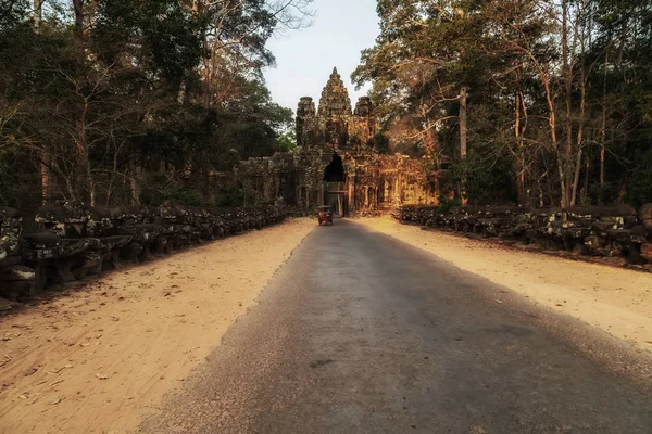 Ancient ruins Wat sunrise at Siem Reap Cambodia — 스톡 사진