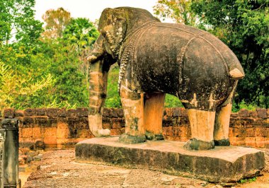 Kamboçya ormanlarındaki tapınak kompleksi.