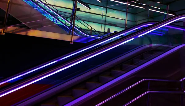 Eksalator Metro Estación Ciudad Azul Luz Escalera Fondo Arquitectura — Foto de Stock