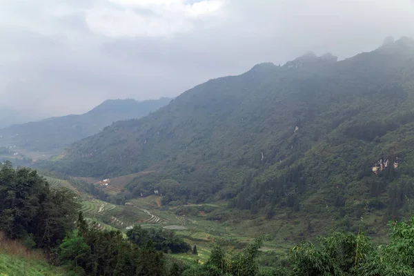 Vietnam Mountain Hintergrund Bewaldete Hügel Mit Bambuspflanzen Morgengrauen Nebel Vietnamesische — Stockfoto