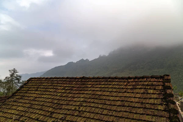 Viejo Azulejo Vista Techo Casas Rurales Montaña —  Fotos de Stock