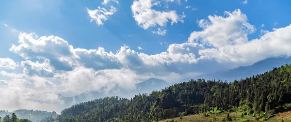 Krajina Horách Při Západu Slunce Modrá Oblačná Obloha Scéna — Stock fotografie