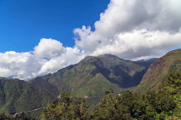 Cordillera Verde Cielo Escena Nubes Blancas Panorama —  Fotos de Stock