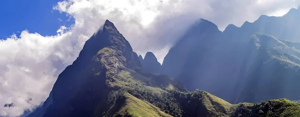 Cordillera Verde Cielo Escena Nubes Blancas Panorama — Foto de Stock