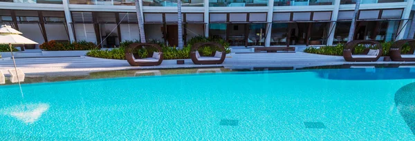 Hotel Resort Tropical Con Piscina Sombrilla Playa Suelo Baldosa Silla — Foto de Stock