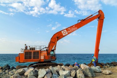 Palm Jumeirah Adası, Dubai, Birleşik Arap Emirlikleri - 26 Ocak 2016: İnşaat Palm Jumeirah, Dubai Basra Körfezi 'ndeki yapay bir takımada olan inşaat alanındaki kazı suyu drenajı.