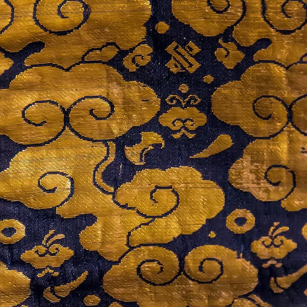 Doğulu Çiçekli Klasik Çiçekler Tekstil Kimono Kumaş Ipek Altın Iplik — Stok fotoğraf