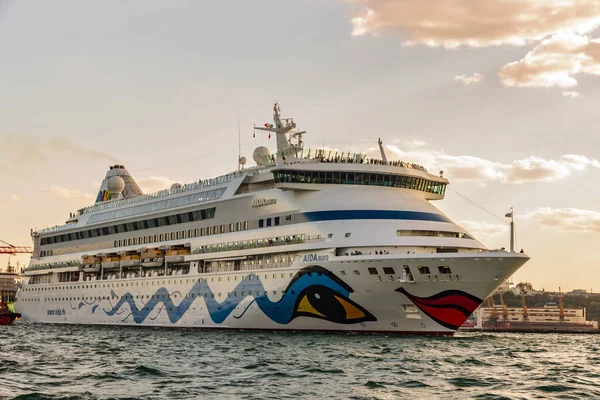 View Shows Aidaaura Passenger Luxury Cruise Ship Aida Aura Flag — Stock Photo, Image