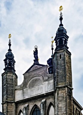 İnsan kafatasları Roma Katolik şapeli Sedlec ossuary Kostnice Kilisesi Çek Cumhuriyeti Kutna Hora 'nın bir yeri. İnsan kemikleri ve kafatasları. Bir turizm merkezi, popüler bir turizm merkezi..
