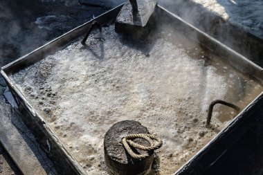 Mayalanmış balık Vietnam Mui Ne ve Phan Thiet balık sosu pişirmekle ünlüdür..