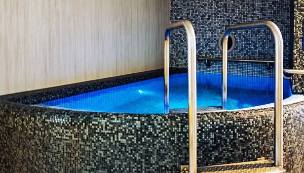 Rudas Medicinal Thermal Blue Water Baños Bañera Hidromasaje Junto Piscina — Foto de Stock