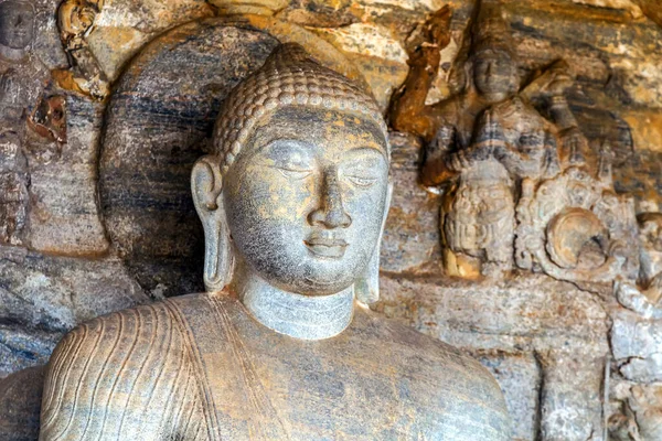 Buddha Statue Aus Nächster Nähe Sitzen Der Granitfelsenschnitzerei Und Bildhauerkunst — Stockfoto