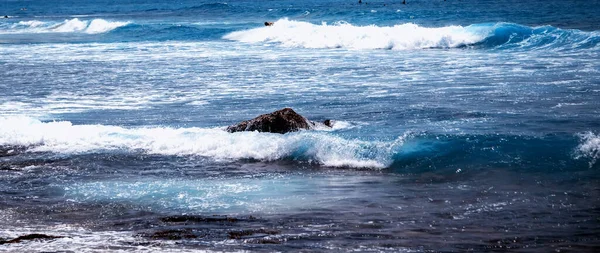 Surfer Man Blue Ocean Wave Bali Indonesia Lezioni Sport Acquatici — Foto Stock