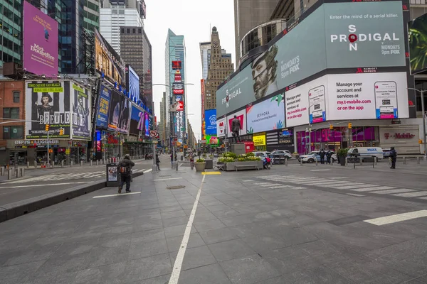 曼哈顿 2020年4月17日 大流行病毒Covid 19期间 纽约时代广场42街的空旷街道 — 图库照片
