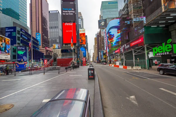 曼哈顿 2020年4月17日 大流行病毒Covid 19期间 纽约时代广场42街的空旷街道 — 图库照片
