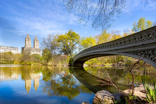 Bow Most Central Parku Jaře Slunečného Dne Manhattan — Stock fotografie