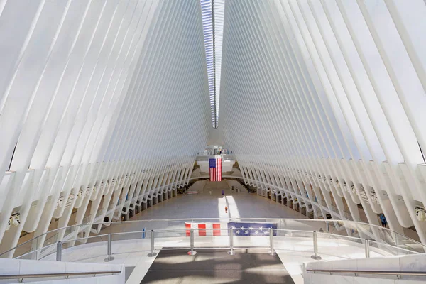 米国ニューヨーク 2020年5月2日 コロナウイルスCovid 19パンデミックの際に人がいないOculus World Trade Center Transportation Hubの内部 — ストック写真