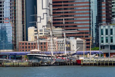 New York City - 17 Mayıs 2020: Brooklyn Köprüsü Parkı, New York