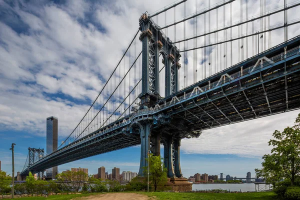 Манхэттенский Мост Через Реку — стоковое фото