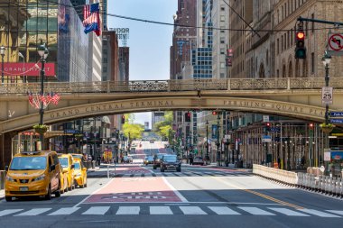 New York Şehri - 10 Mayıs 2020: 10 Mayıs 2020 'de sokakta görülen tarihi Grand Central Terminali