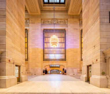 New York Şehri - 10 Mayıs 2020: New York 'taki Coronavirus karantinası sırasında boş Grand Central Terminali