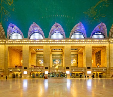 New York Şehri - 10 Mayıs 2020: New York 'taki Coronavirus karantinası sırasında boş Grand Central Terminali