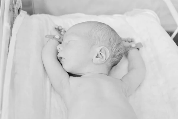 Yeni doğan bebek beşik — Stok fotoğraf