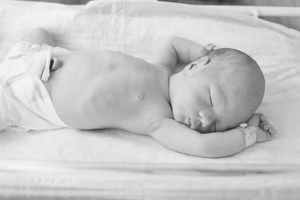 Recém-nascido em casa de pré-natal — Fotografia de Stock