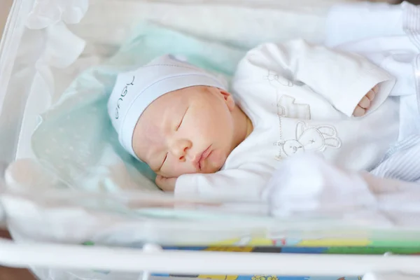 Newborn in crib — Stock Photo, Image