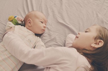 kız ve erkek kardeş