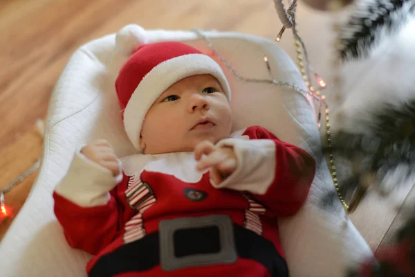 Nyfödda baby santa — Stockfoto