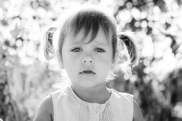 Retrato de menina criança — Fotografia de Stock