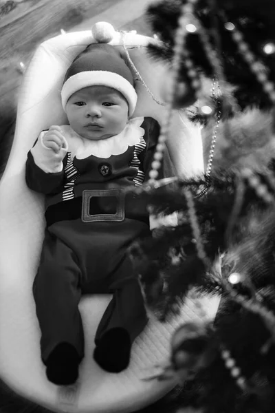 Nyfödda baby santa — Stockfoto