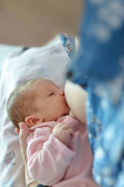 Yenidoğan beslenmesi anne