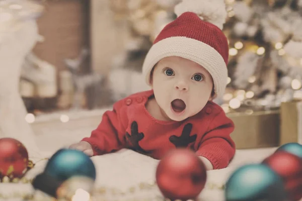 Nyfödda baby santa — Stockfoto