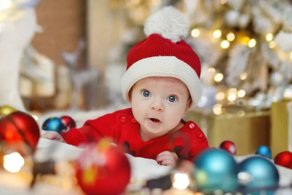 Bebê recém-nascido santa — Fotografia de Stock