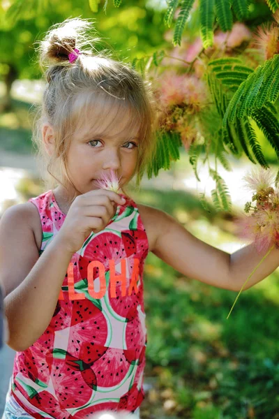 Sommar liten flicka — Stockfoto