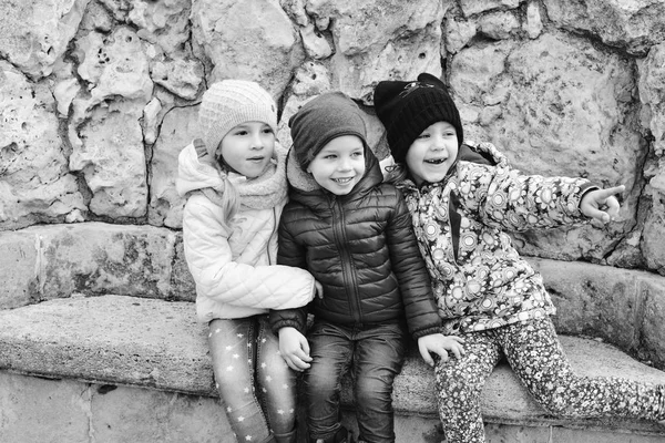 Tres Niños Divertidos Aire Libre Tiempo Frío — Foto de Stock