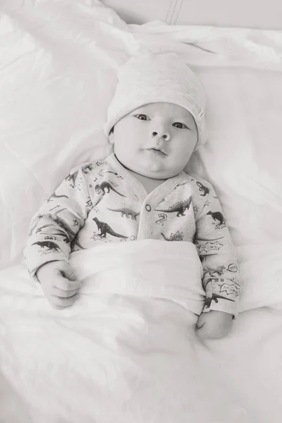 Bambino nel letto — Foto Stock
