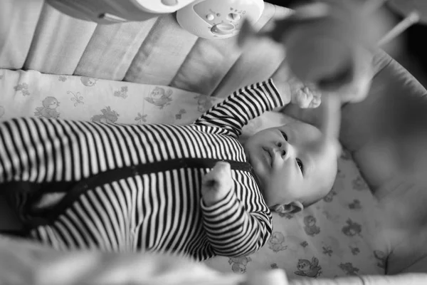 Bebê no berço — Fotografia de Stock