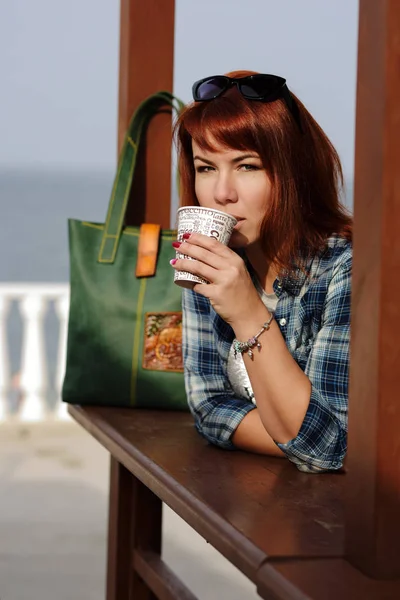 Redhead woman with coffee — Stock Photo, Image