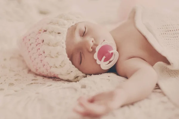 Newborn Baby Sleeping Bed — Stock Photo, Image