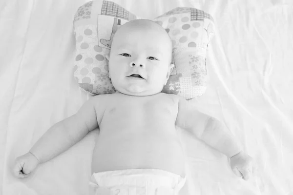 Newborn Baby Boy Orthopedic Pillow — Stock Photo, Image