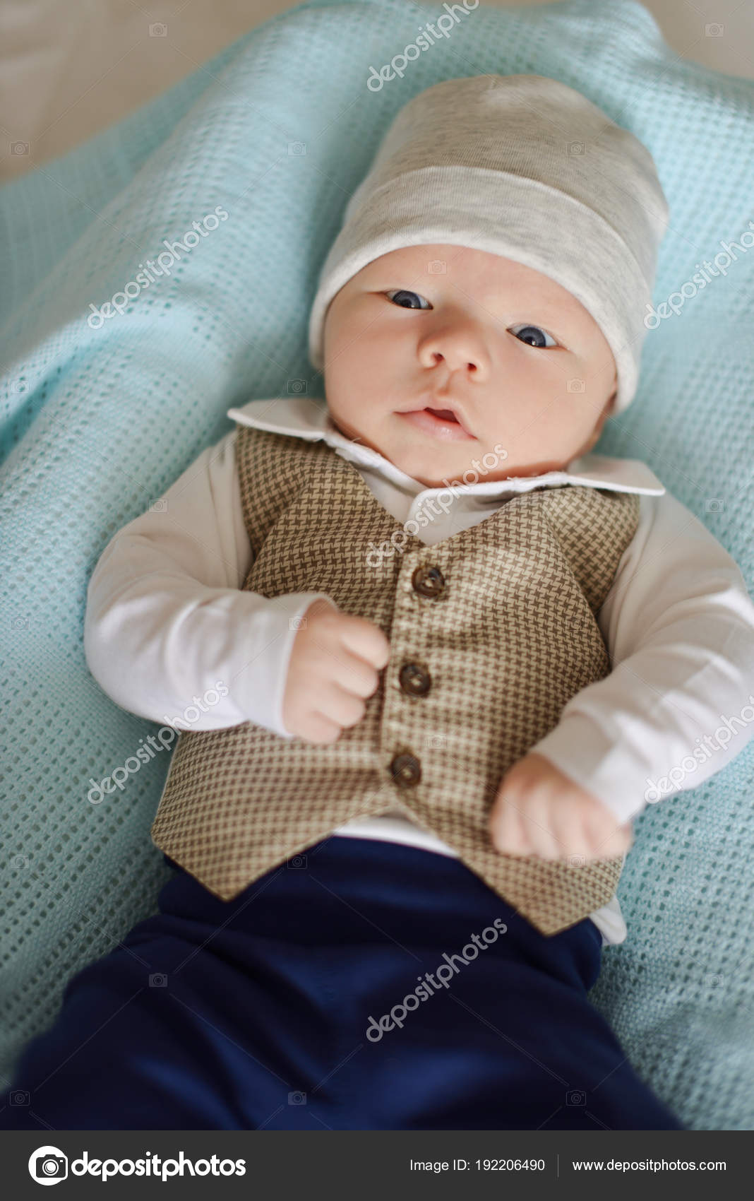 Pequeno Caballero Recien Nacido Con Camisa Chaleco Foto de stock 192206490 Reanas