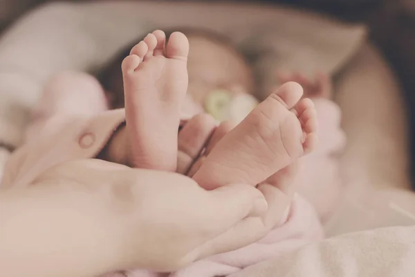 Foot in hands — Stock Photo, Image